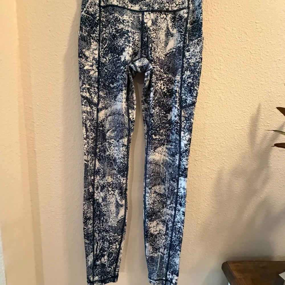 🍋Lululemon Speed Up Tight, Full On Luxtreme, Size 4, Like New